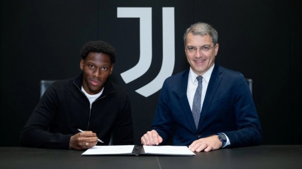 David: Tôi có thể chơi với Vlahovic, Juventus có thể thi đấu tại Serie A và Champions League
