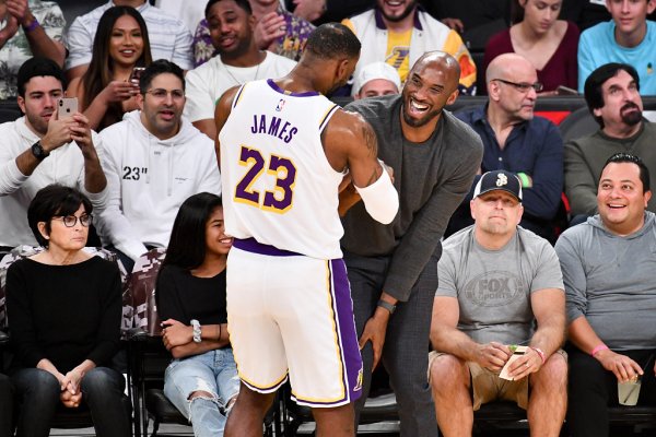 McGrady: James có hệ thống riêng của mình & Kobe nằm trong hệ thống. Hai người có thể được hoán đổi với nhau không?