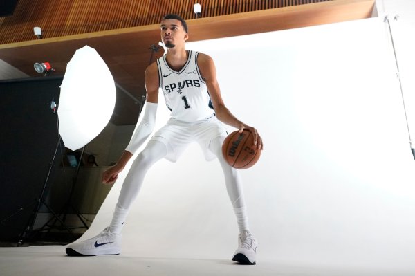 Meiji: Spurs dường như đã không phát huy được tiềm năng của tầng lớp văn học và sự sắp xếp chiến thuật của huấn luyện viên cũng chưa được công nhận.
