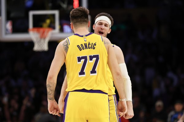 Reeves có ít nhất 50 điểm, 11 rebound và 9 kiến ​​​​tạo trong một trận đấu. Anh là người thứ tư trong 40 năm qua sánh ngang với Doncic, Westbrook và Harden &