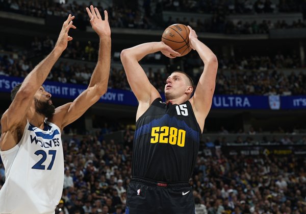 Chống lại Gobert! Jokic đã chơi 12 phút trong hiệp đầu tiên và ghi được 13 điểm, 5 rebound và 3 kiến ​​​​tạo khi bắn 5/5.