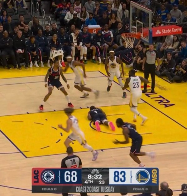 Dễ thương quá 😂 Cố lên! Không được phép ngủ ở đây!