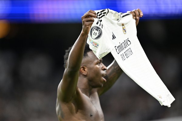 🎯Vinicius đã đối đầu Liverpool 5 lần và giúp Real Madrid thắng 4 và hòa 1, ghi 5 bàn và 2 kiến ​​tạo.