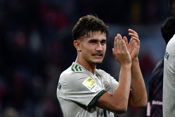 Truyền thông Đức: Bischoff, hậu vệ trái, đang học cách trở thành một cầu thủ đa năng. Anh ta có thể cần phải nhường đường sau khi Davis trở lại.