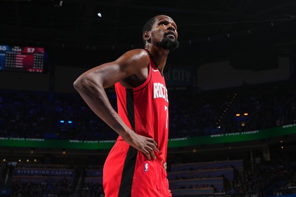 Durant nói về Flagg: Tôi chơi ở vị trí thứ 4 và thứ 5 ở trường đại học và tham gia giải đấu để chơi ở vị trí thứ 2. Tôi thực sự đã không thích nghi được trong giai đoạn đầu điều chỉnh.