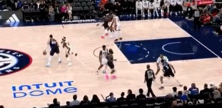 Đột nhiên sụp đổ! Clippers mắc 3 sai lầm liên tiếp và Heat nhanh chóng dẫn trước 9-0.