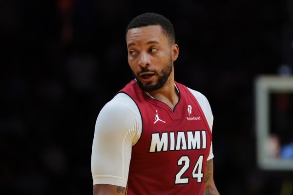 Spoelstra: Powell là một cầu thủ ghi bàn toàn diện và hiệu quả, người đã phát triển bộ kỹ năng tấn công hoàn chỉnh và chơi rất thông minh.