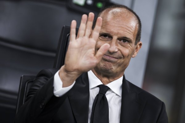 Brocchi: Allegri đã tạo ra sự gắn kết cho AC Milan nhưng trình độ tâm lý toàn đội cần phải cải thiện