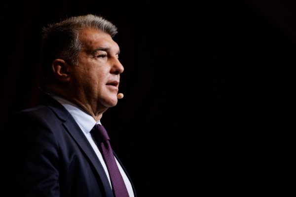 Laporta: Sẽ thật tuyệt nếu bù đắp bằng một lời tri ân, sẽ không phù hợp khi suy đoán rằng Messi sẽ trở lại với tư cách cầu thủ