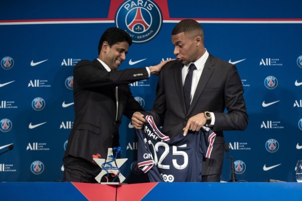 RMC: Mbappe tố Paris ＂quấy rối tinh thần＂, gây khó dễ cho anh trai, thuê troll bôi nhọ anh
