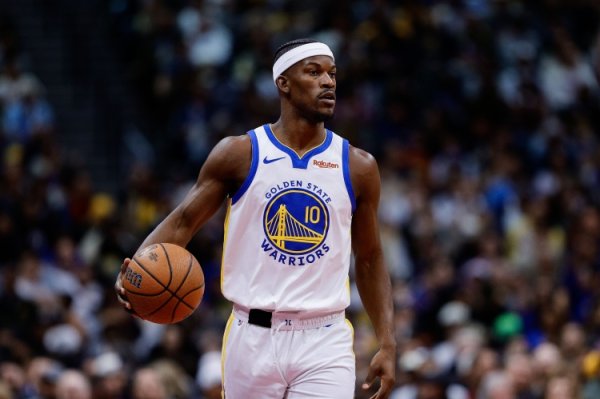 Chống lại Butler! Adebayor: Hãy bỏ lại những mối hận thù trong quá khứ và hướng về phía trước và giữ phong độ tốt