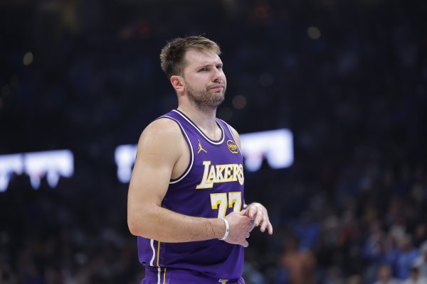 Hãy tìm chính mình! HLV Jazz: Phong độ của Doncic bây giờ khác hoàn toàn so với lúc mới đến Lakers